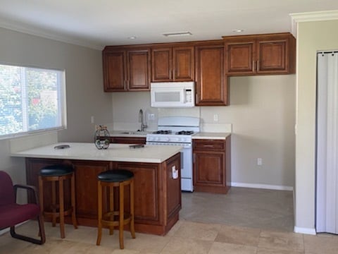 Full Kitchen - 2826 Kyle Ln
