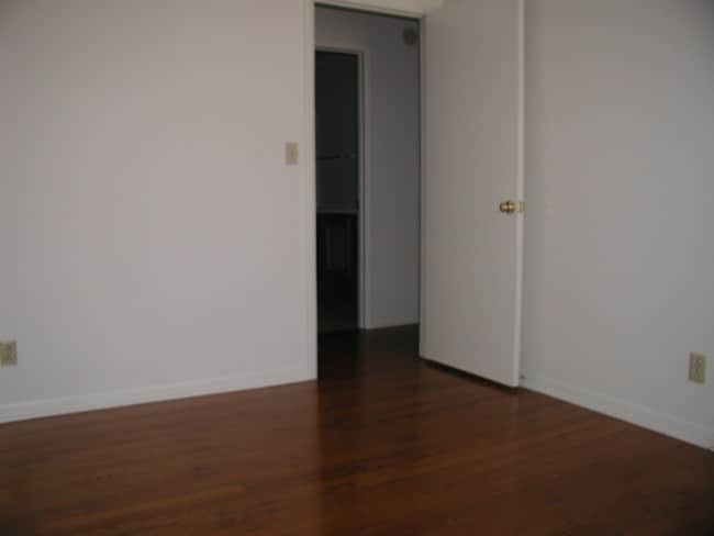 Building Photo - 107 Longwood Dr