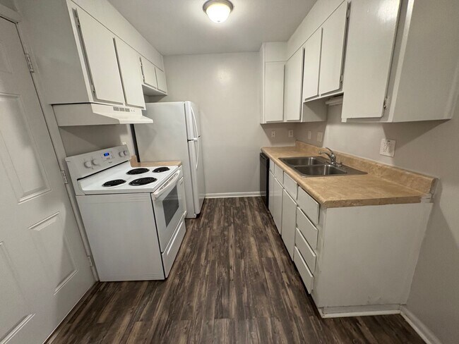 Foto del edificio - 406 Russell Pkwy