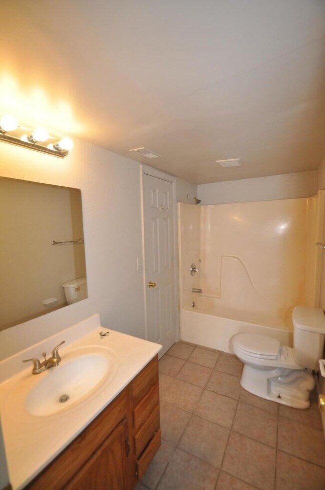 Foto del edificio - 4160 W Bethany Dr