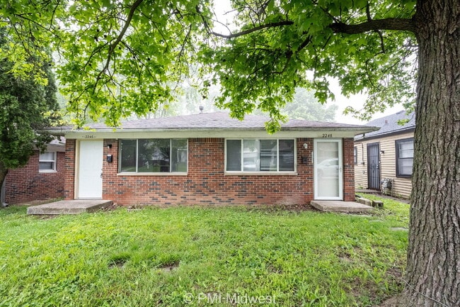 Building Photo - 2248 N Leland Ave