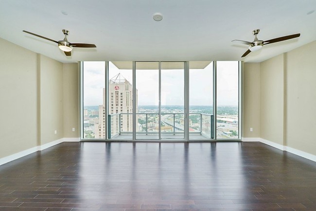 Foto del edificio - 610 E Market St