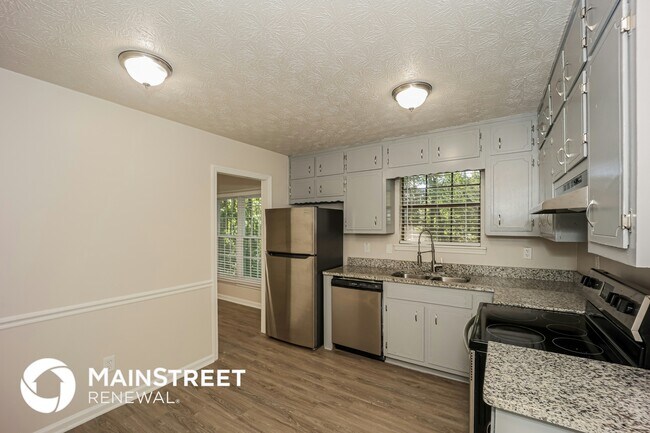 Building Photo - 140 Hunt Ridge Dr