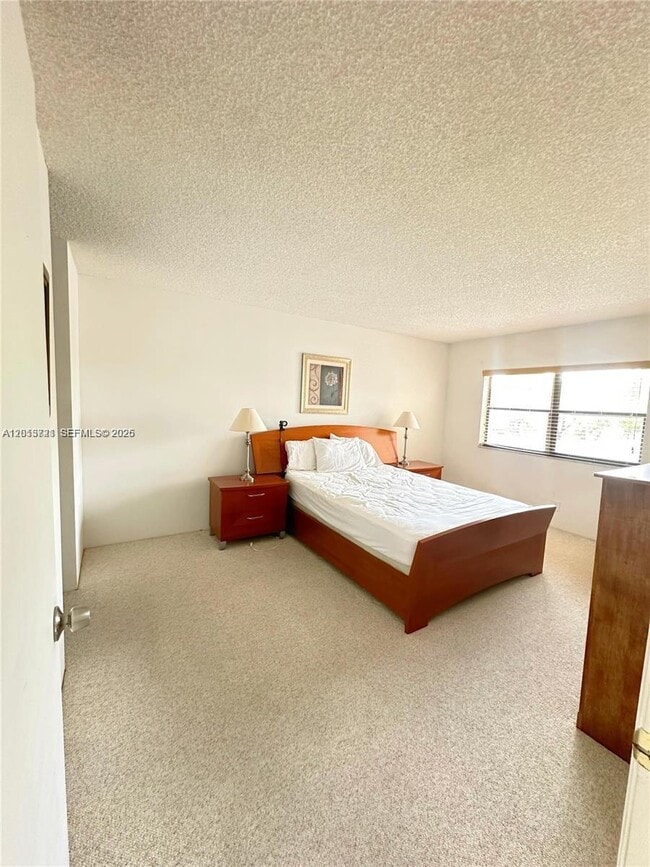 Foto del edificio - 240 Lakeview Dr
