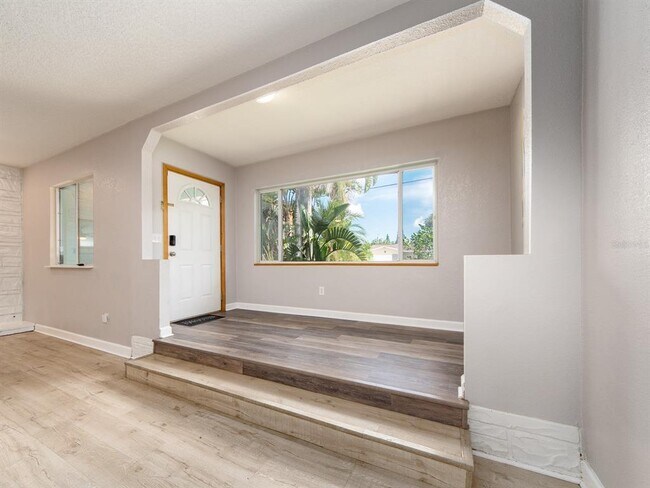 Foto del edificio - 1549 Linwood Dr