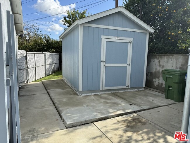 Building Photo - 20224 Kinzie St