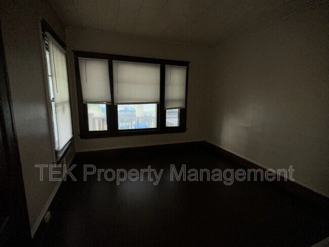 Foto del edificio - 444-446 Cottage Street
