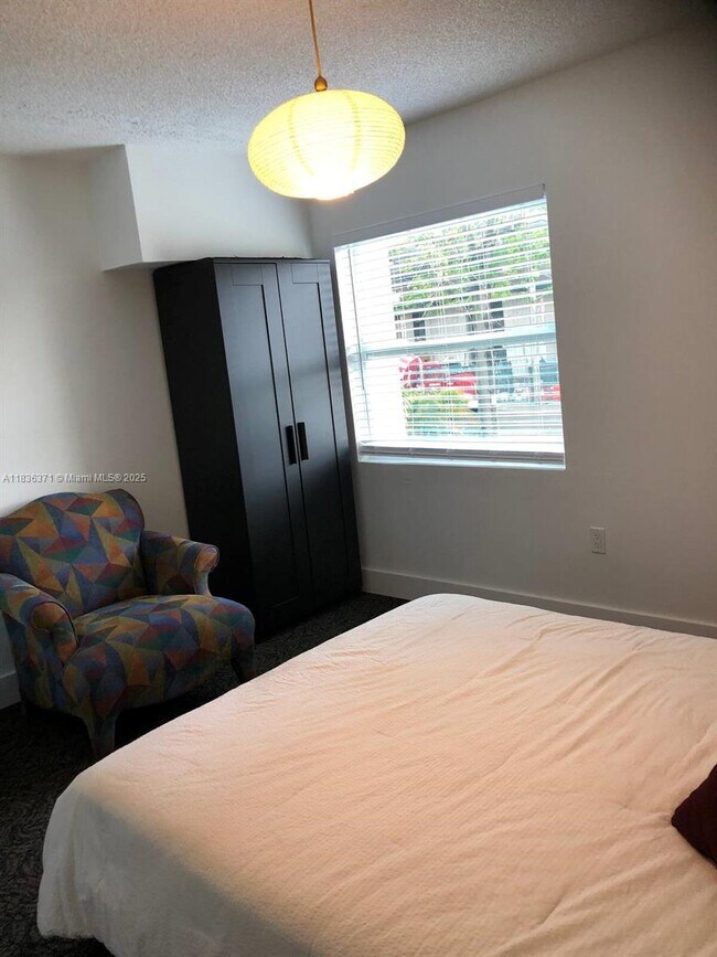 Foto del edificio - 427 SW 7th St
