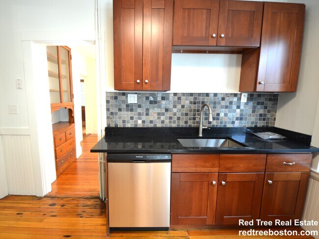 Foto del edificio - 82 Montebello Rd