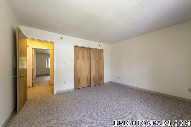 Building Photo - 142 N Beacon St