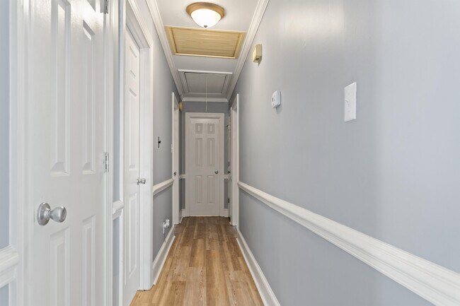 Foto del edificio - 1301 Roundtree Dr