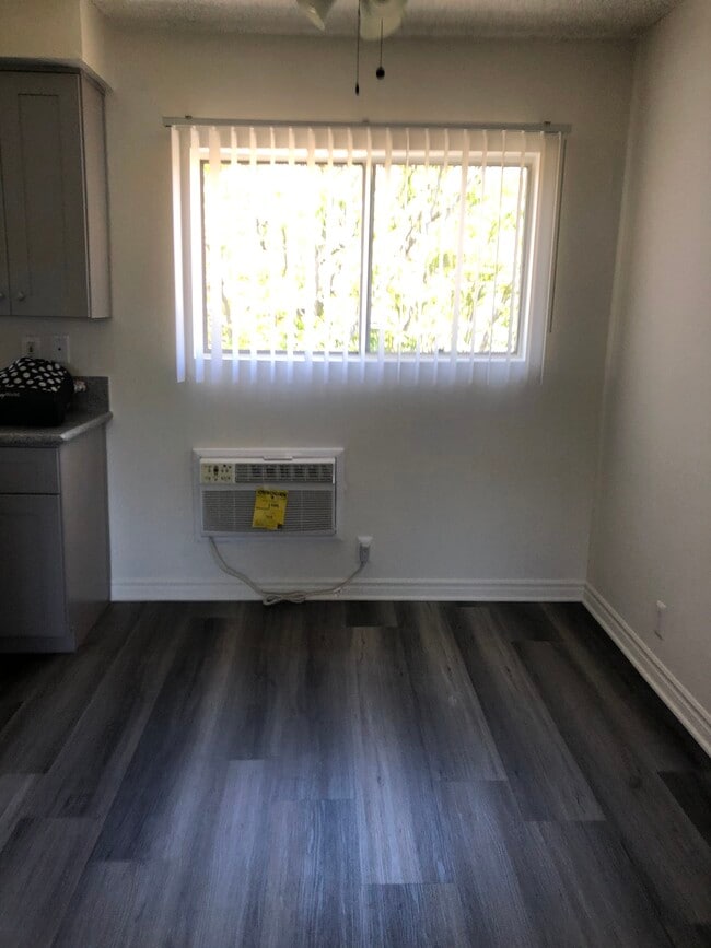 Foto del edificio - 815 E Maple St