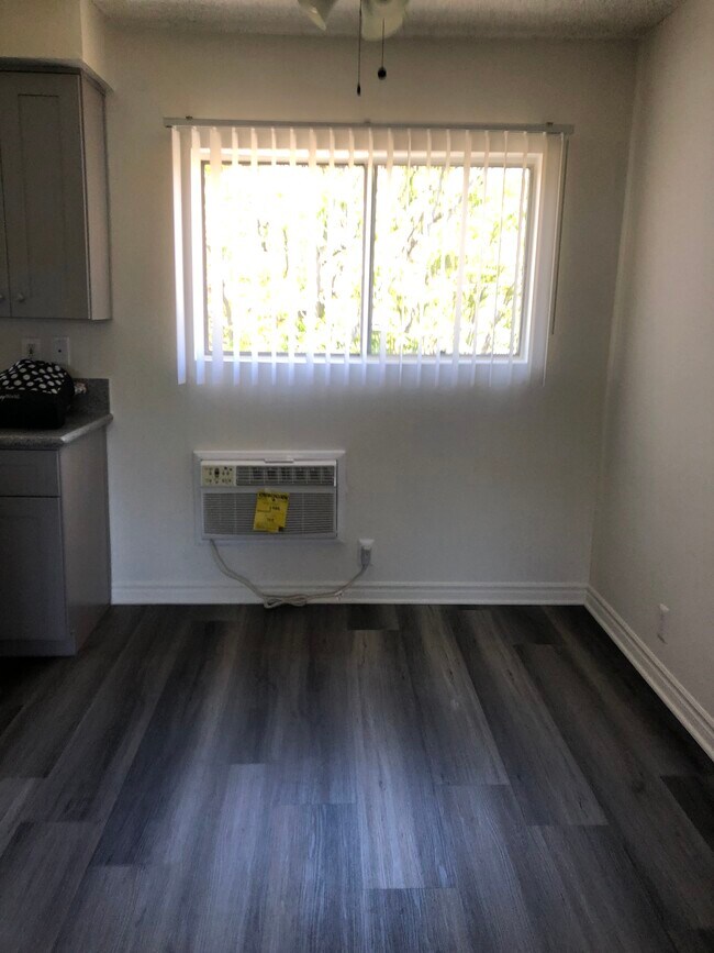 Foto del edificio - 815 E Maple St