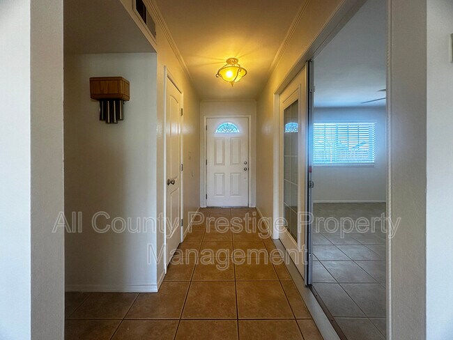 Building Photo - 803 N Lizanne Way