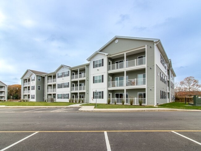 Building Photo - Gorgeous first floor - 2 bed 2 bath YEAR ROUND condo - Residence at Rehoboth Bay