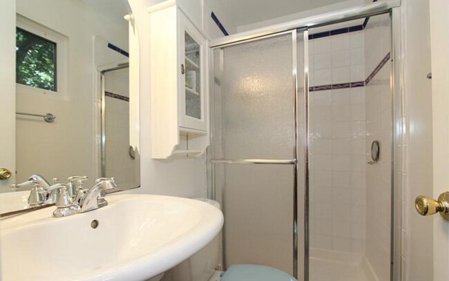 Foto del edificio - Rare Rockville Find! Upgraded 4BR/2.5BA Home with Fenced Yard – Pets Welcome!