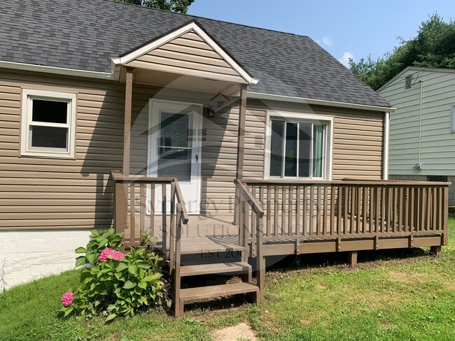 Building Photo - Madison Home