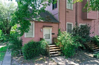 Building Photo - 8207 Freret St