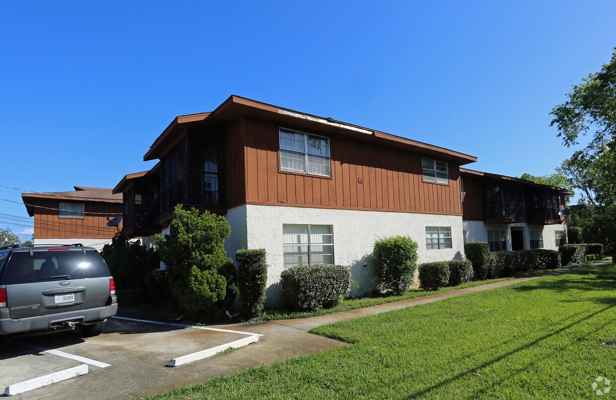 Primary Photo - Autumnwood Apartments