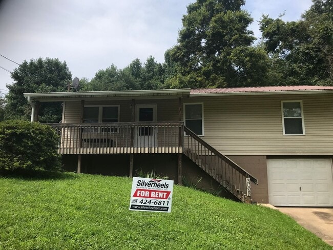 Building Photo - 3028 Meadowview Dr