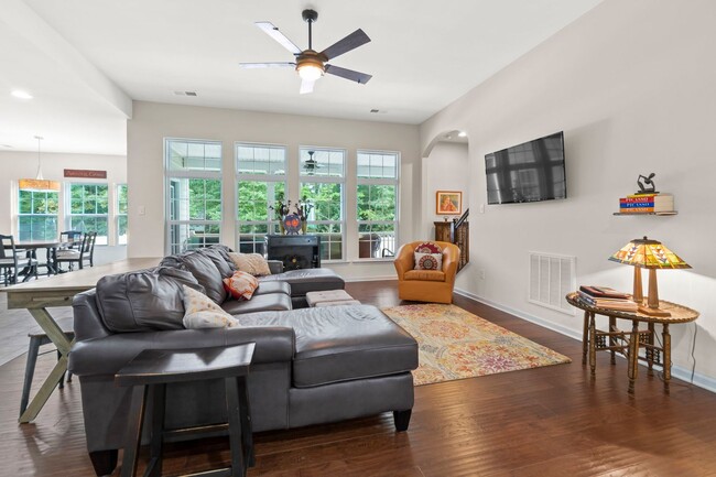 Foto del edificio - 2704 Brownstone Cir
