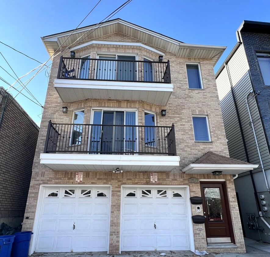 Primary Photo - 25 Wallis Ave