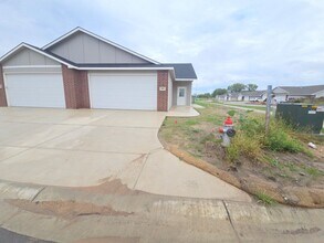 Building Photo - 3803 S Bluelake Ct