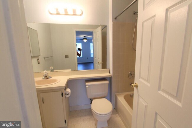 Building Photo - 46 Versailles Ct