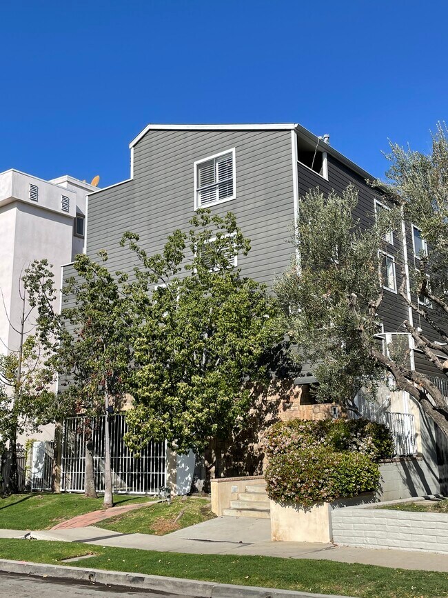 Building Photo - 11959 Mayfield Ave