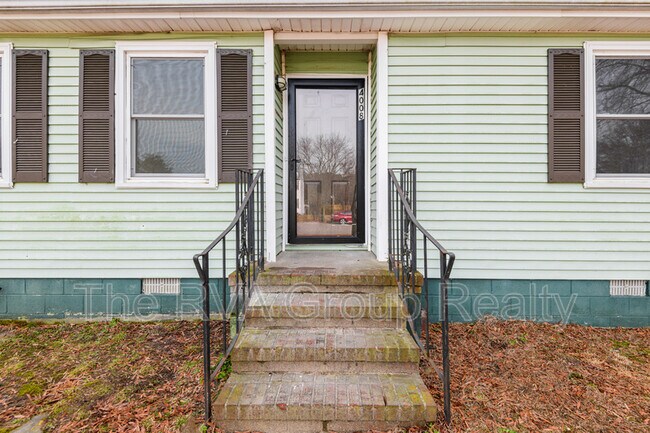 Building Photo - 4008 Gloucester Dr