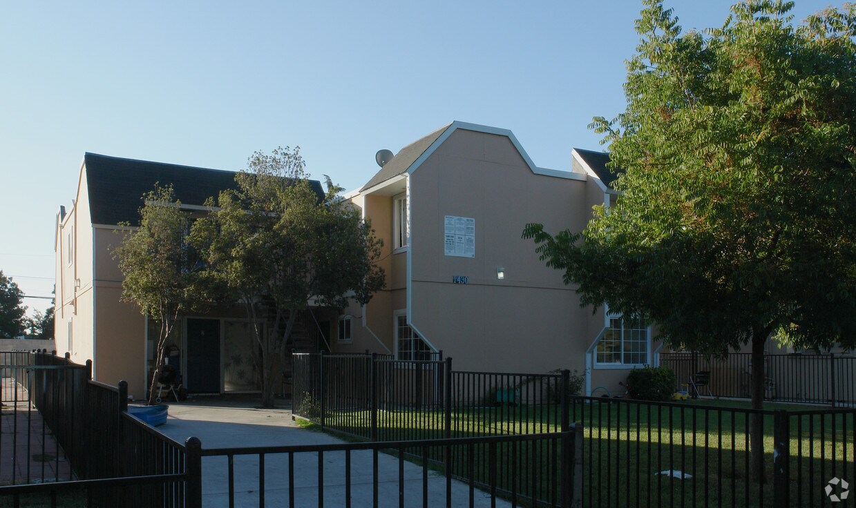 Primary Photo - 1430 Tamilee Dr