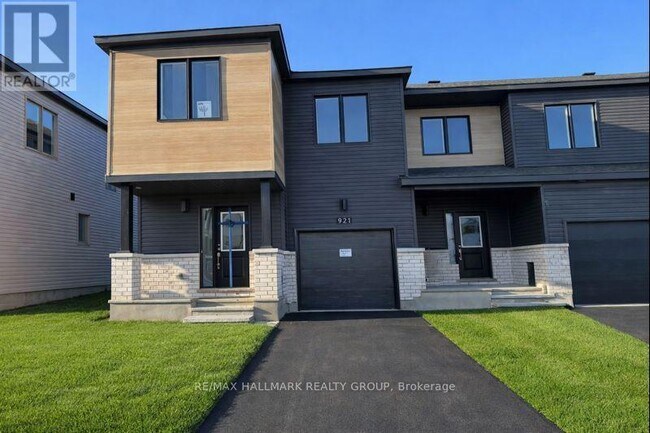 Building Photo - 521 Galanthus Walk