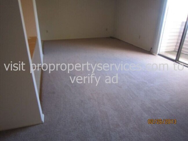 Building Photo - Near Commuter Routes, Shopping & Schools!