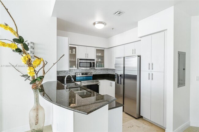 Foto del edificio - 7900 Harbor Island Dr