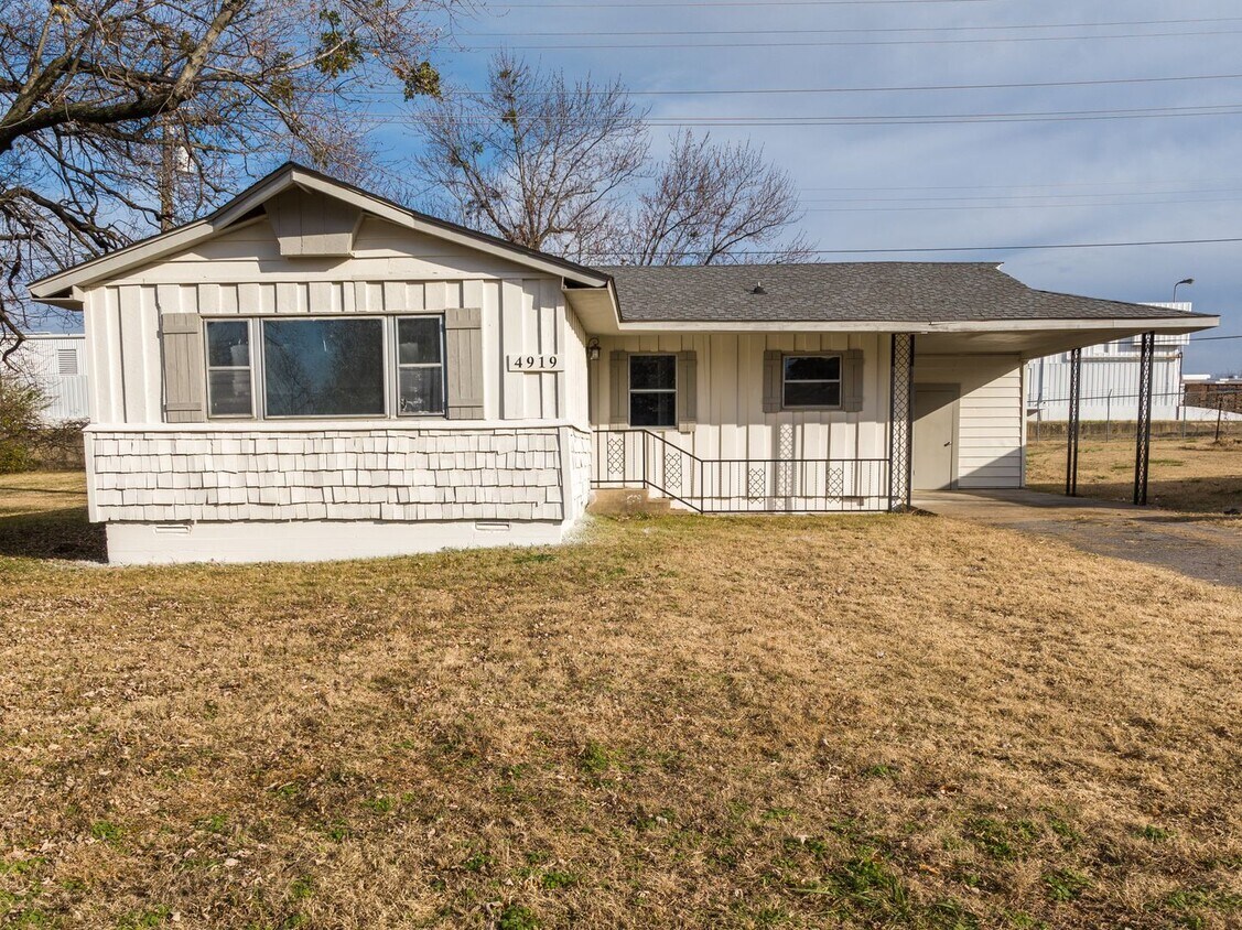 Primary Photo - **Move-In Special** Freshly Updated 3 Bedr...