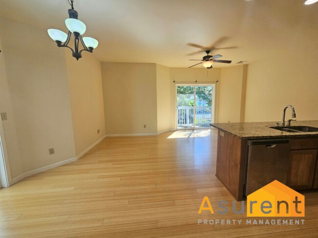 Building Photo - Adorable Jacksonville Duplex Available Soon!