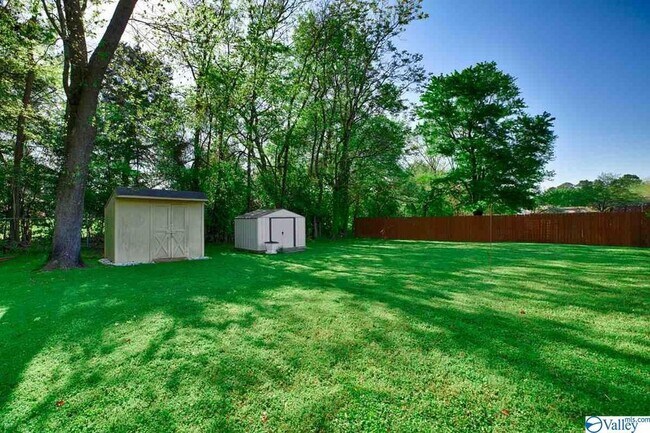 Foto del edificio - 2622 Brookline Dr NW