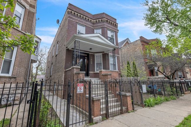 Building Photo - 1429 N Avers Ave