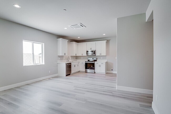 Foto del edificio - New Construction w/Solar!