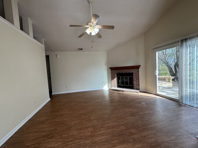 Foto del edificio - 219 Wedgewood Dr