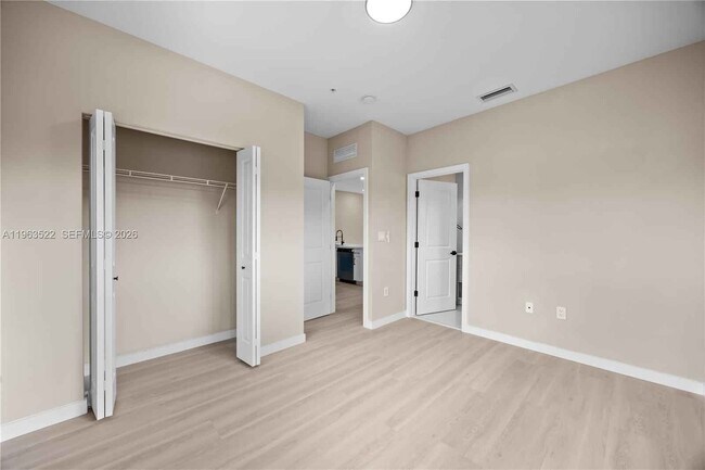 Building Photo - 630 NE 166th St