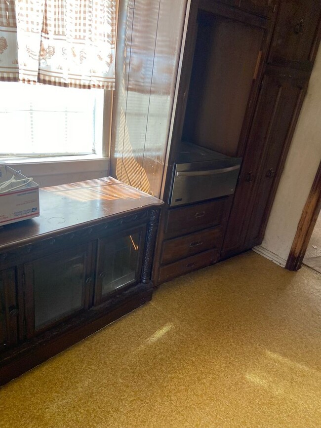 Building Photo - Lease to Purchase! Make Ready!