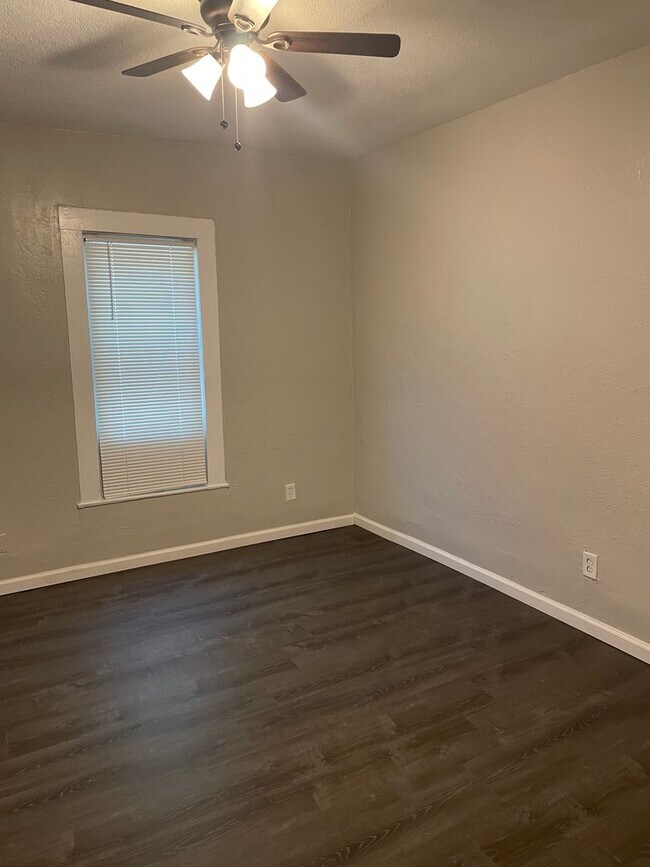 Building Photo - Pet friendly remodeled property.