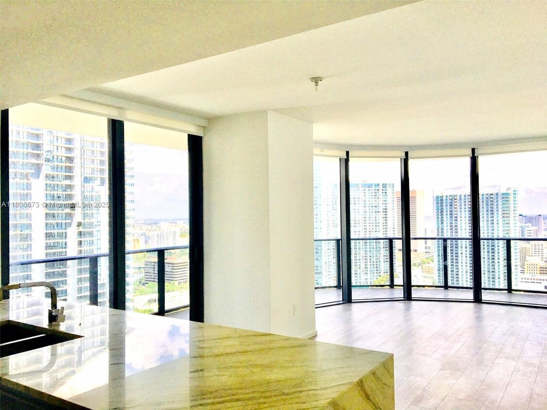 Foto principal - 801 S Miami Ave