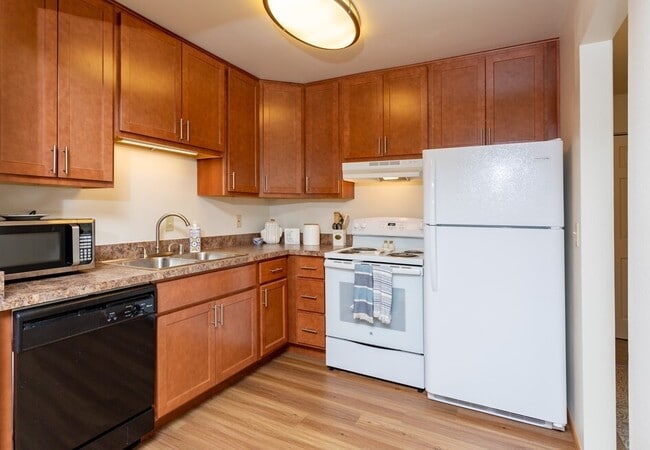 Building Photo - Apple Valley Apartments and Townhomes