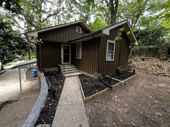 Building Photo - 5025 Sunnyside Ave