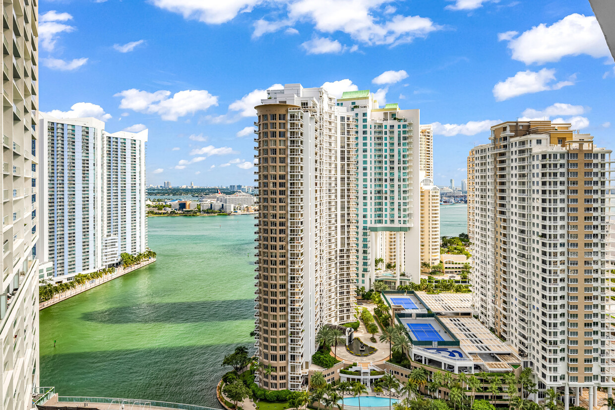 Primary Photo - 495 Brickell Ave