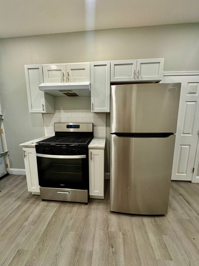 Foto del edificio - 2 Bedroom Available Now