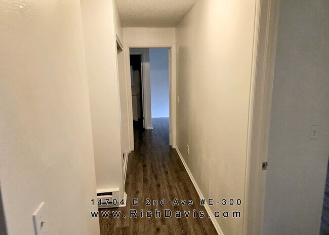 Building Photo - Great location off Sable and 2nd with lots...