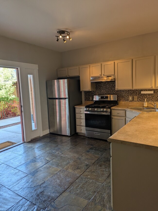 Building Photo - 5519 Lillehammer Ln